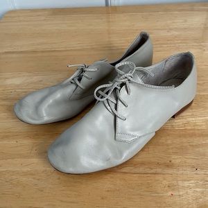 Candela gray leather Oxford flats shoes